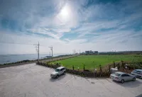 J Raum Resort - parking