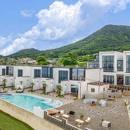 Yeosu Cave Pool Villa