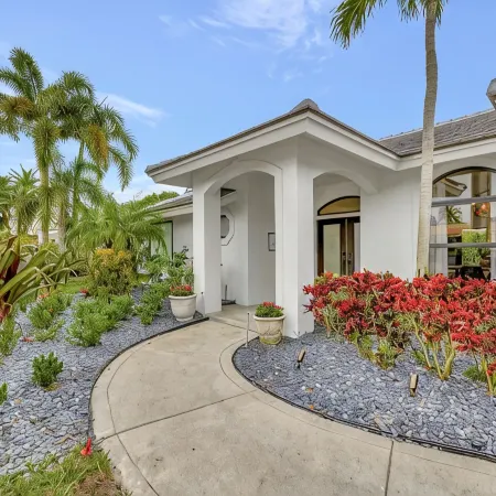 Remodeled Beach Retreat - Heated Pool,  Bikes, Mile to Beach and Atlantic Avenue