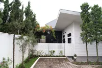 Casuarina Villa Bandung - Vila
