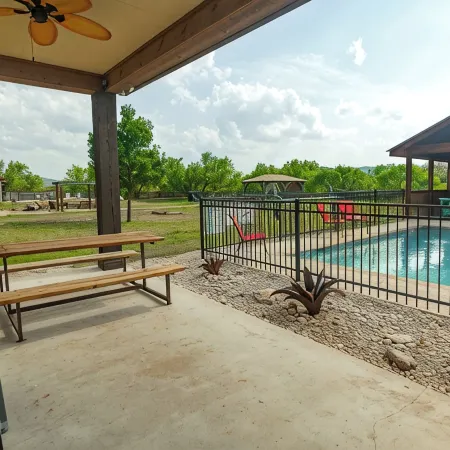 Casa Bella @ Buchanan Vacation Homes - Pool & Free Frio River Access