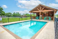 Casa Bella @ Buchanan Vacation Homes - Pool & Free Frio River Access