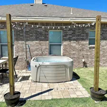 Matador Arena + Hot Tub + Game Room + 4Br Sleeps 14 + 4 Min to Loop