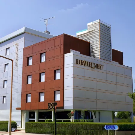 Imperhotel by Umbral