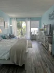 Clean Cozy Condo Across from Beach-Beautiful Pool Newly Remodeled - บังกะโล