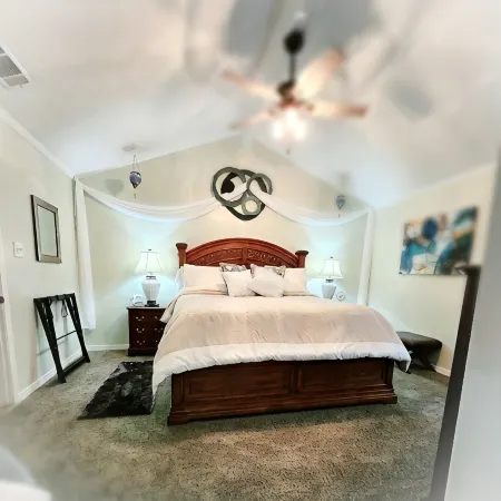 Fairhope, Daphne, down Town Mobile & Beaches!Owner Loved, Managed, and Cleaned!