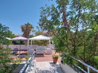 Seafront Studios and Apartments