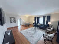 Relax, min from Louisville, Pet friendly, Entire house- fenced in backyard.
