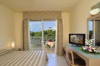 Hotel Adria - Airport Shuttle