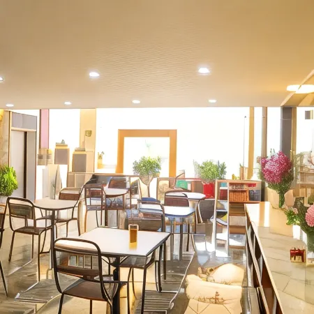 La Mia Lakeview Hotel