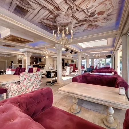 Avenue Deluxe Hotel