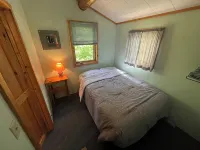 Cabin 7 "Bayside" 2 Br, 4 pp, Lakefront with Dock, Access to Boats!