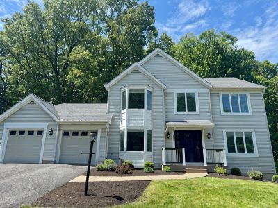 Happy Valley Retreat ~ Epic Game Room ~ 130" TV Wall ~ 10 Min to Campus/Downtown