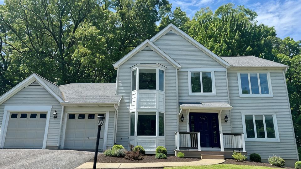 Happy Valley Retreat ~ Epic Game Room ~ 130" TV Wall ~ 10 Min to Campus/Downtown
