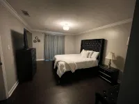 RE Stylish Condo By Mall Area - balcony