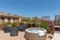 Penthouse with Jacuzzi - مسبح خاص