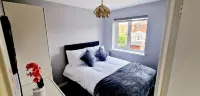 Luxury Liverpool House Near City Centre and Football Stadium - Bungalows