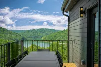 Center Hill Lake House, Lake Views, Access, Fire Pit, Sleeps 8 - 4-Star