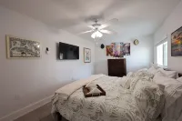 Havana Nights Honeymoon: King Bed, Sofabed, Patio & Wi-Fi – Book Your Escape! - Wifi