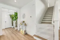 Charming 7-bedroom house Pickleball+Spa+Pool+BBall+13Beds
