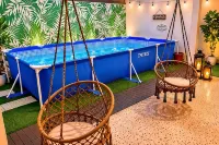 Family Fun/5 Min Airport & Beach/Jacuzzi, BBQ/Kids Pool,Ping Pong /Solar Panels - 私人泳池