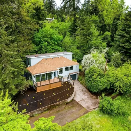 Contemporary 3bedroom / 2 bathroom house close to UO