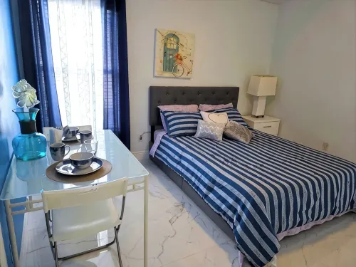 Private Spacious Room in Home, with Pool-The Oasis Room