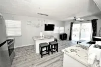 Madeira3 Waterfront & 2-3 minutes' Walktothe Beach - Apartments