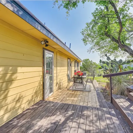 Charming 3-bedroom 3-bathroom house with WiFi, AC in fantastic Buchanan Dam