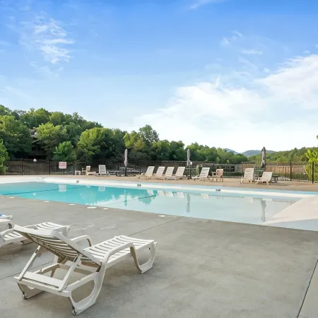 Modern Cabin - Sunroom - Resort Amenities - Near Silver Dollar City