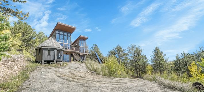 Off-grid Masterpiece Cabin W/ Breathtaking View Hotels in Gilpin County