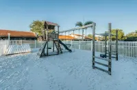 Bright-Lovely 2 Bed 1 Bath,15 Minutes From Beach