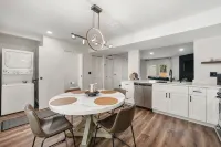 Modern Home Mins from Truist Park - 3성급