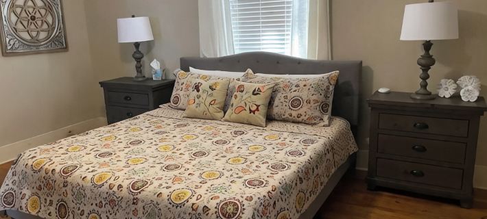 Charming 1930's Euclid Ave Bungalow Hotels in Laurel