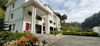 Corbett Mist Resort - bar