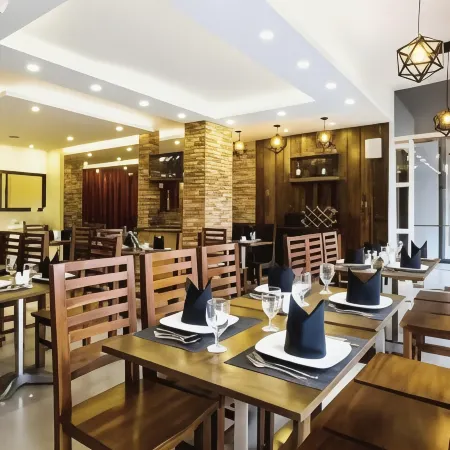 Jade Hotel and Suites