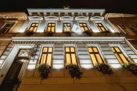 Casa Chitic - Hotel & Restaurant- STR Nicolae Balcescu 13 Hotéis em 