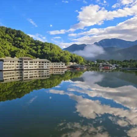 Lakeside Resort