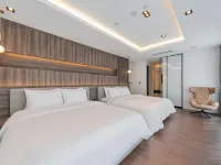 The hound hotel bandalseom2 Hotels near Singil Park