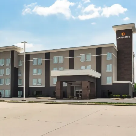 La Quinta Inn & Suites by Wyndham Gonzales La