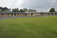 Colonial House Motor Inn - Pools