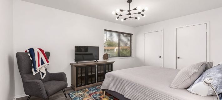 Oakwell Townhome - King Bed Suite minutes from Texas A&M 브라이언 호텔