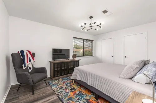 Oakwell Townhome - King Bed Suite minutes from Texas A&M - Homestays