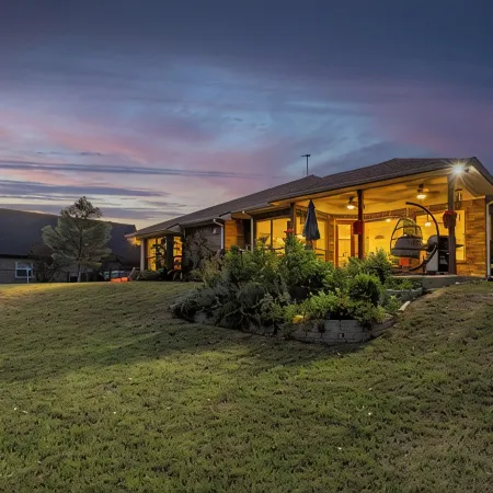 Cozy Lakefront Serenity-Dock & Boatlift, Firepit & Fish