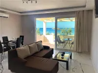 Seashore Stream Suites - parking