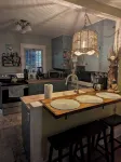 Remodeled Historical Home 2 blocks from CSU campus and 3 blocks to Old Town - 2 ดาว