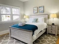Stunning Bungalow Next to Unc - Free Cruiser Bikes! - Pet friendly
