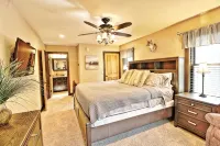 Hidden Gem💎Large Ellicottville Chalet🍁Woods⛷ Hot Tub 🕹️ Arcade Fun 🔥Fire Pit - Chalets