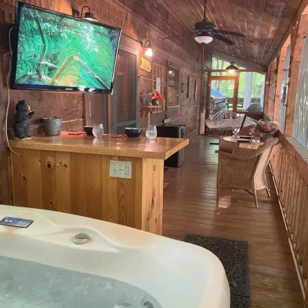 Log Cabin on Edge of National Park; Over the Top Amenities & Reviews