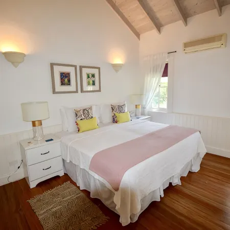 5 Porters Court, Luxury 2 Bed Villa, 5 Mins Walk to Beach, Including Beach Club